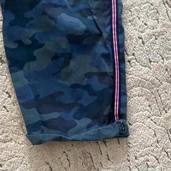 GAP Men's Blue Camouflage Cargo Pants - Picture 5 of 9